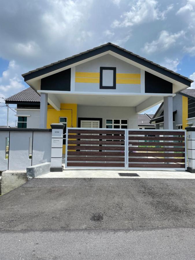 Bungalow Homestay Jasin Perdana Ngoại thất bức ảnh